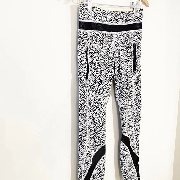 LULULEMON Run Inspire Mesh Black & White Leggings Size 6 EUC - Picture 3 of 9